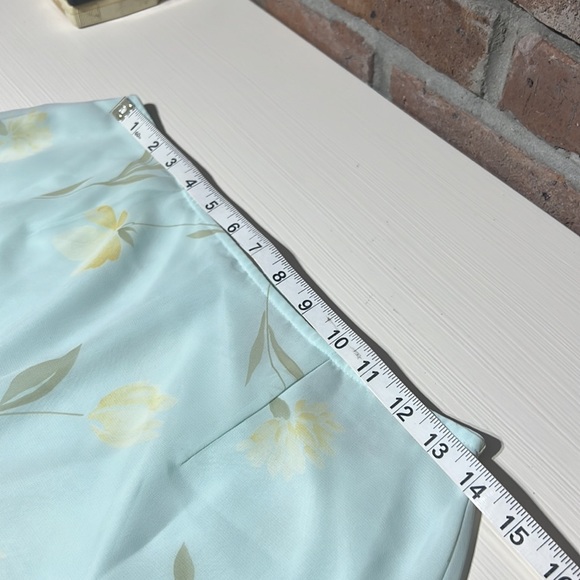 Express lightweight skirt - Picture 3 of 11